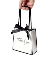 CSMD Fabricants Chinois Gaufrage Logo Noir Disponible Emballage Cadeau Carton Personnalisé Blanc Faveurs Sacs pour Les Fêtes De Mariage