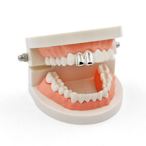 Bán buôn hip hop giá rẻ nha khoa Bìa grillz răng 14K mạ vàng hai răng nanh trang điểm đạo cụ Ma Cà Rồng Răng Nanh grillz cho răng - Product Image 2