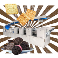 Machine automatique de fabrication de petits macarons, biscuits et gâteaux, avec extrudeuse décoratrice, découpeuse et déposeur de garniture