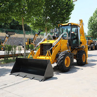 Mini-chargeuse-pelleteuse 4x4 flexible avec divers accessoires tels que tarière et brise-roche pour les routes rurales et les infrastructures agricoles