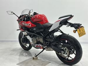 Kawasaki <span class=keywords><strong>Ninja</strong></span> 350 d'occasion, <span class=keywords><strong>moto</strong></span> sportive à essence, 200-400 cm³, vitesse maximale de plus de 80 km/h - Product Image 4