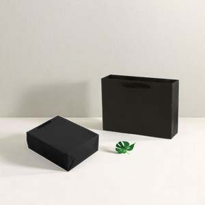 Sacs cadeaux de luxe mats personnalisés en carton pour boutique de vêtements, avec votre propre logo, pour petites entreprises - Product Image 4