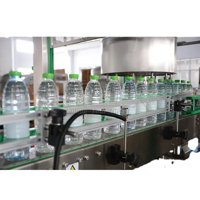 Machine d'étiquetage automatique de colle thermofusible OPP de type rotatif à grande vitesse pour bouteilles d'eau