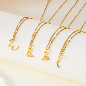 Collier minimaliste à chaîne à maillons, 26 lettres majuscules, collier ras du cou en acier inoxydable, pendentif en forme de cœur, lettre de l'alphabet, initiale pour femmes - Product Image 4