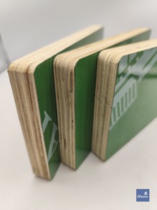 Plaque de support en contreplaqué filmé perforé pour le renforcement des tirants de coffrage - Product Image 1