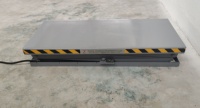 Table élévatrice hydraulique à ciseaux avec plateau de 1,5 x 0,8 m pour le levage de marchandises