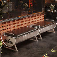 Bancs de repos et d'attente de style industriel, café, club de motards, bar, usine, travaux de fer forgé sur mesure, tabourets en fûts d'huile