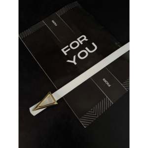 Ceinture pour femme à boucle triangulaire, design minimaliste et uni, pour veste, robe, pantalon - Product Image 1