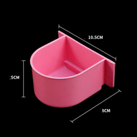 Vente en gros d'accessoires pour cage à oiseaux Mangeoire à oiseaux en plastique pour animaux de compagnie Tasse d'alimentation pour perroquet pigeon Bol à nourriture à boire suspendu Mangeoire pour cage à oiseaux