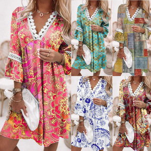 Robe d'été et de printemps pour femmes, col en V, dentelle imprimée, style sexy, vacances de loisirs - Product Image 1