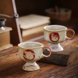 Özel logo el yapımı retro kahve kupa vintage fırın kaba çömlek yüksek bacak kahve fincanı olur