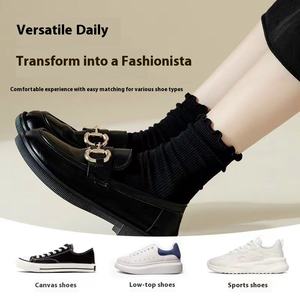 Calzini da donna in maglia tinta unita a metà polpaccio per la primavera estate Design Versatile in pizzo in bianco e nero - Product Image 3