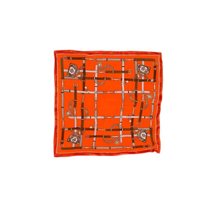 Écharpe carrée petite à chaîne 70x70 cm, imprimé tendance, accessoire pour femme - Product Image 1