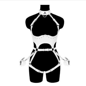 Harnais de bondage en cuir rouge avec menottes et collier pour femme, combinaison de domination passionnée, accessoire intime pour adulte - Product Image 4