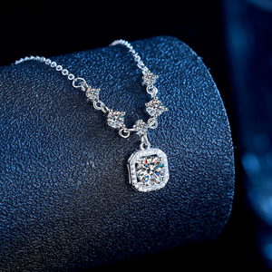 สร้อยคอจี้คริสตัลทรงสี่เหลี่ยมหรูหราพร้อมการประดับด้วยประกายระยิบระยับเพื่อการสวมใส่ในชีวิตประจำวันสุดชิคและโอกาสพิเศษ - Product Image 2