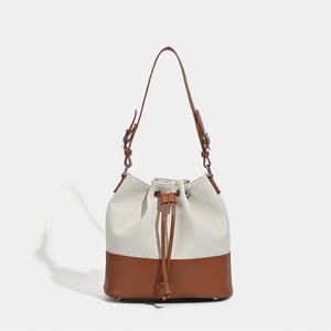 Sac bandoulière polyvalent pour homme en PU, petit format carré, style urbain, tendance, motif d'autruche, avec lettres - Product Image 3