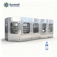 Machine de remplissage automatique d'eau minérale purifiée à haut rendement (16 000 bph) avec pompe pour bouteilles en plastique et plus encore pour des revenus accrus