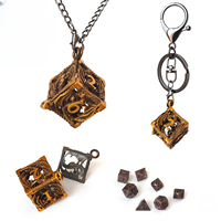 Creusé Dragon Motif D6 Dés Pendentif Collier-Thème Bijoux Qui Peut Lancer Mini Dés En Métal DND/MTG Joueur Cadeau