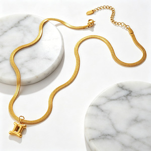 Collier avec initiale en or, chaîne serpent en acier inoxydable, pendentif, bijoux, cadeau personnalisé pour femmes - Product Image 2