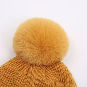 Chapeau d'hiver pour enfants avec logo personnalisé, bonnet en tricot pour tout-petits avec pompons en fausse fourrure pour bébés filles et garçons, cadeau promotionnel - Product Image 4