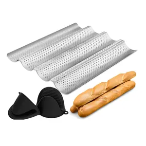 4 Gelombang Roti Roti Roti Cetakan Pan Berlubang Tongkat Perancis Baguette Baking Tray dengan 2 Pcs Silikon Pot Pemegang Mitten