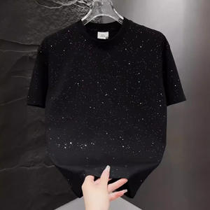 เสื้อยืดผู้ชายแขนสั้นสไตล์ลำลองสีพื้น แต่งลายปักเลื่อม ผ้าถัก ทรงหลวม ใส่ได้ทุกโอกาส รุ่นใหม่ประจำฤดูร้อน - Product Image 1