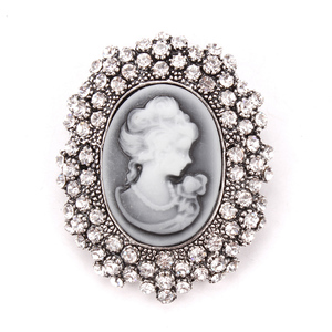 Broches de luxe pour femmes, style rétro, sculptées, avec strass, motif floral vintage, plaqué or, en alliage, par Weiman Palace - Product Image 2