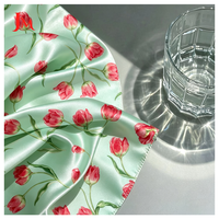 Tissu satiné 100% polyester de luxe tissé ODM&OEM, tissu imprimé personnalisé, motif floral pour robe de mariée