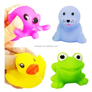 Spray Wasser Gummi Spielzeug Set Vinyl Squeeze Squirt Schwimmende meeres tiere Octopus Frosch Baby Kinder Plastik Ente Bades pielzeug
