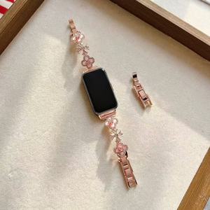 Correa de Reloj de Lujo con Trébol de Cuatro Hojas y Diamantes de Imitación, Compatible con Apple Watch 10/<span class=keywords><strong>S11</strong></span>, Huawei Fit4/GT6, <span class=keywords><strong>Xiaomi</strong></span> Band 10 - Product Image 4