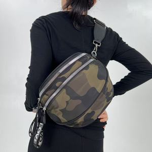跨境男士时尚多口袋拉链斜挎包轻便简约毛皮单肩包 - Product Image 2