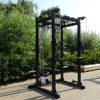 Appareil de musculation HQ1210 : Atteignez une puissance corporelle complète depuis votre salle de sport à domicile avec ce polyvalent entraîneur fonctionnel à charge par plaques.