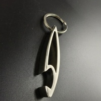 Individuell Bedruckter Flaschenöffner-Schlüsselanhänger aus Zinklegierung Stromlinienförmiges Design Metall-Schlüsselring für Geschäftsförderungsgeschenke