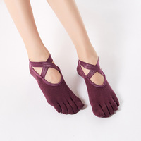 Chaussettes de yoga mi-mollet à boucle croisée avec adhésif antidérapant et design à cinq doigts pour Pilates en intérieur - Antibactériennes et respirantes