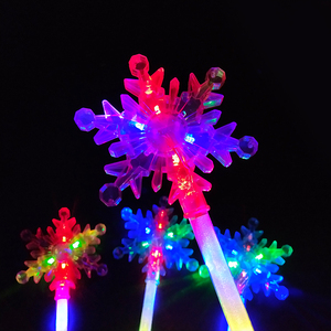 Bên buổi hòa nhạc trẻ em Quà tặng phát sáng đồ chơi OEM đầy màu sắc nhấp nháy Sao bông tuyết cổ Tích Cây Đũa Phép biểu tượng tùy chỉnh <span class=keywords><strong>led</strong></span> Light <span class=keywords><strong>Stick</strong></span> - Product Image 3