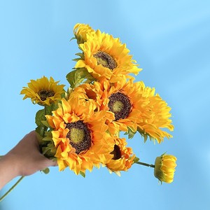 Tournesols artificiels populaires à 3 têtes, jaunes à volants, pour bouquets et décorations d'événements - Product Image 1