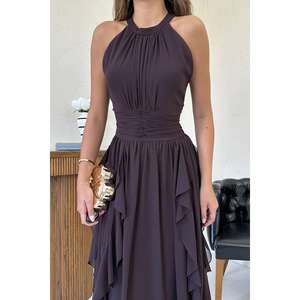 Robe de soirée en gros en marron avec devant plissé et volants - Product Image 2