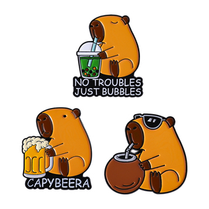 Broches en émail mignonnes Capybara buvant bière et thé au lait, 'Pas de problèmes, juste des bulles', badges de revers pour vêtements, bijoux, cadeaux pour amis - Product Image 1