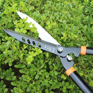 Tijeras para setos Basil, hoja de acero con alto contenido de carbono de 57 cm, mango rojo, herramienta manual de jardín para arbustos, ramitas y malezas - Product Image 5