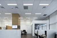 Tuile de plafond en aluminium stratifiée par PVC hygiénique pour le cleanroom de clinique d'hôpital, surface propre facile étanche à l'humidité de résistance de moule