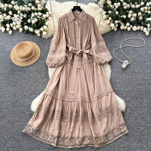 El Nuevo Vestido de Encaje Calado con Parches de Moda Primaveral para Mujer es un Vestido Largo Elegante y con Estilo - Product Image 2