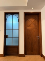 Porte intérieure en bois avec placage en noyer naturel CBMmart US, panneau de verre rond décoratif, noyau solide, porte sur mesure