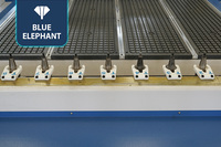 Routeur CNC industriel 1530 1325 3 axes ATC avec changeur d'outils linéaire et servomoteur japonais pour la fabrication d'armoires