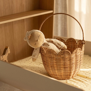 Cesta de almacenamiento de ratán con forma de tulipán y asa para uso infantil en exteriores - Product Image 1