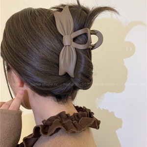 กิ๊บติดผมรูปปลาฉลามสีเบจครีมอ่อนโยนด้านหลังสไตล์ยุโรปและอเมริกัน - Product Image 4