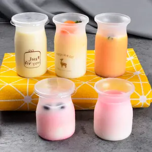 Tasses de yaourt transparentes en plastique promotionnelles de 5oz Bouteille en plastique de lait de mousse de dessert