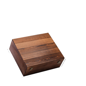 <span class=keywords><strong>Carafe</strong></span> à whisky en verre <span class=keywords><strong>de</strong></span> <span class=keywords><strong>cristal</strong></span> gravé avec logo personnalisé <span class=keywords><strong>de</strong></span> qualité supérieure et 2 verres <span class=keywords><strong>de</strong></span> roche coffret cadeau avec sous-verres dans une boîte en pin - Product Image 3