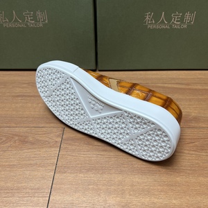 Chaussures décontractées pour hommes en cuir d'alligator véritable faites à la main, style mocassins à enfiler, avec semelle plateforme épaisse en cuir de crocodile jaune - Product Image 3