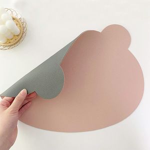 Mantel Individual de Cuero con Diseño de Osito, Rosa y Gris, de PVC, Impermeable, Resistente al Aceite y al Calor, para Niños y Bebés, para Mesa de Comedor - Product Image 1