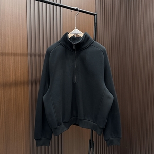 Marque de mode de niche pour hommes, vêtements pour hommes, nouvelle collection hiver 2025, <span class=keywords><strong>pull</strong></span> en <span class=keywords><strong>polaire</strong></span> pour hommes, col semi-ouvert, vêtements tendance pour garçons - Product Image 4